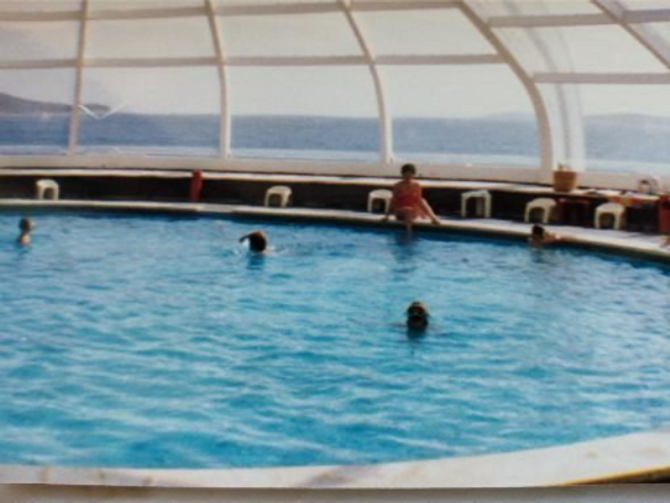 La piscina dell'albergo